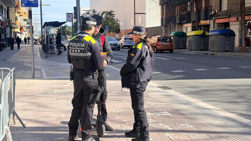 La Policia Municipal llança una campanya sobre l'obligatorietat de portar casc en patinets elèctrics